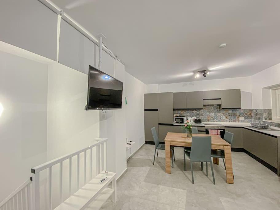 Апартаменты Designer Duplex Penthouse In Floriana Экстерьер фото