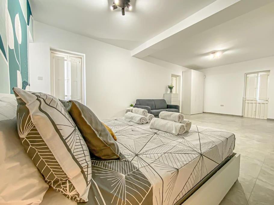 Апартаменты Designer Duplex Penthouse In Floriana Экстерьер фото